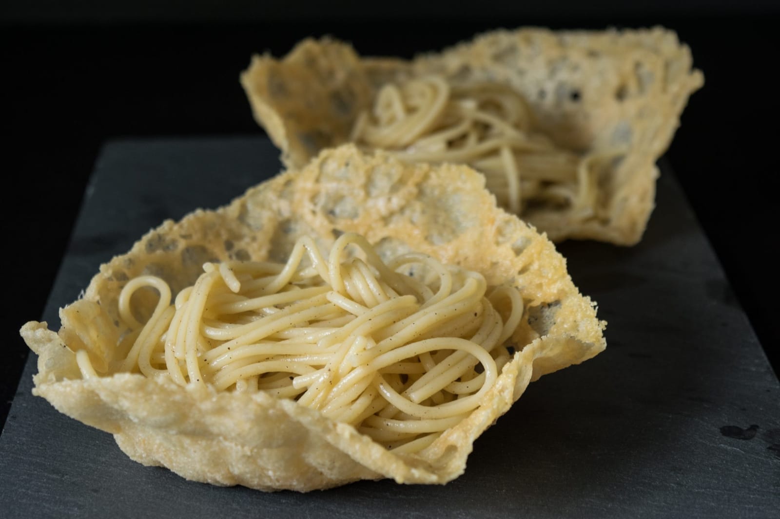 Cacio a Pepe Parmezano Dubenėliuose 🧀🍝