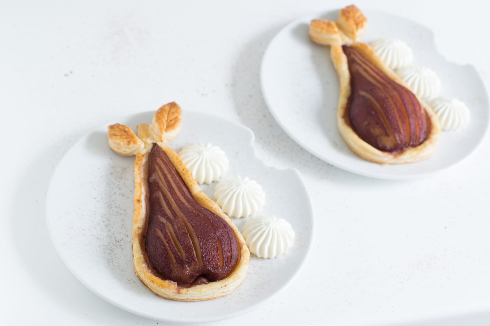 KM#3: Kriaušės su Vynu ir Šokoladu Sluoksniuotoje Tešloje 🍐🍫🍷