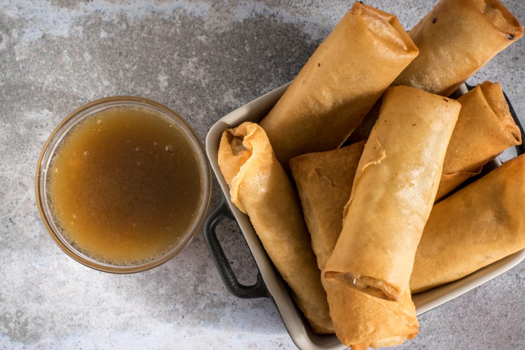 Turon - Filipinietiški Bananų Suktinukai su Kokosinės Karamelės Padažu